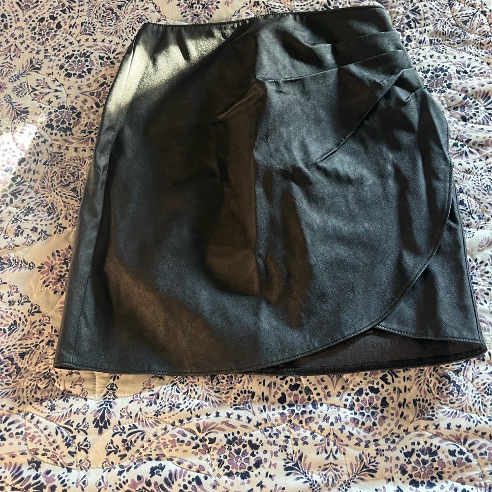 Faux Leather Mini Skirt Abercrombie size xs